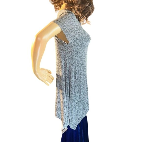 (5 for $25) Chelsea & Theodore Asymmetrical Hem Printed Top Size Large - Picture 3 of 5